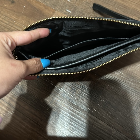 New w/o tags black and gold Michael Kors wristlet wallet - Picture 4 of 4